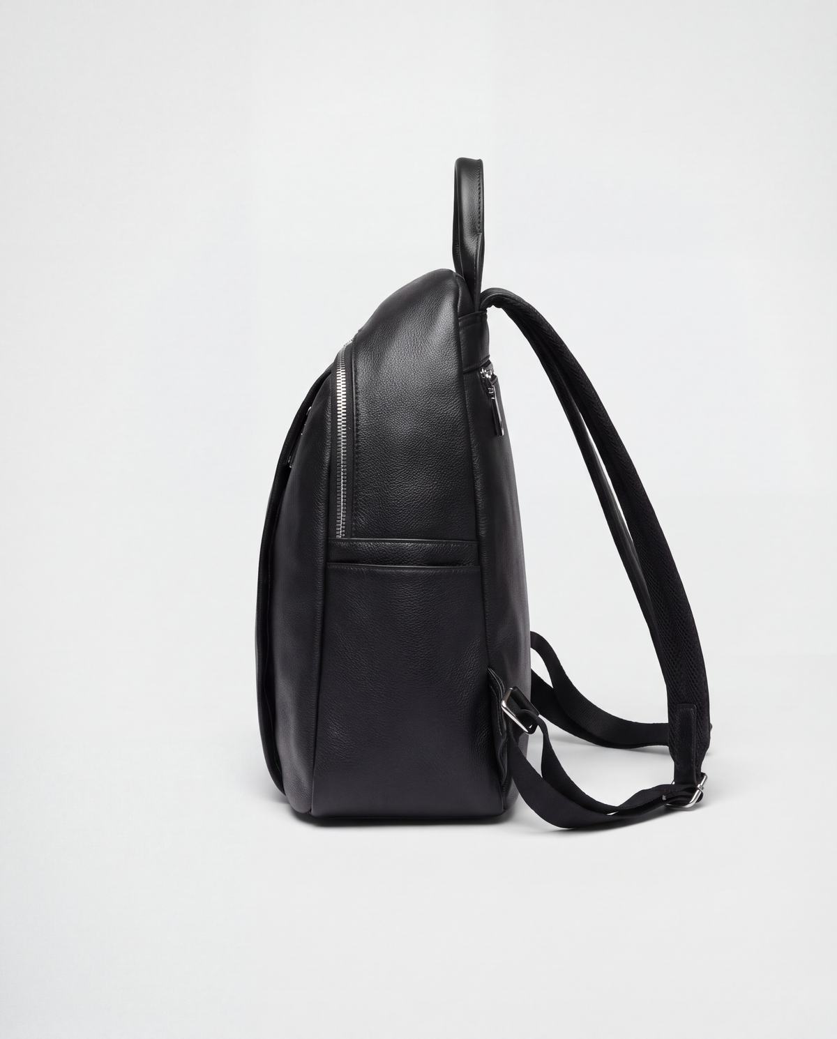 Nero black leather backpack, side view