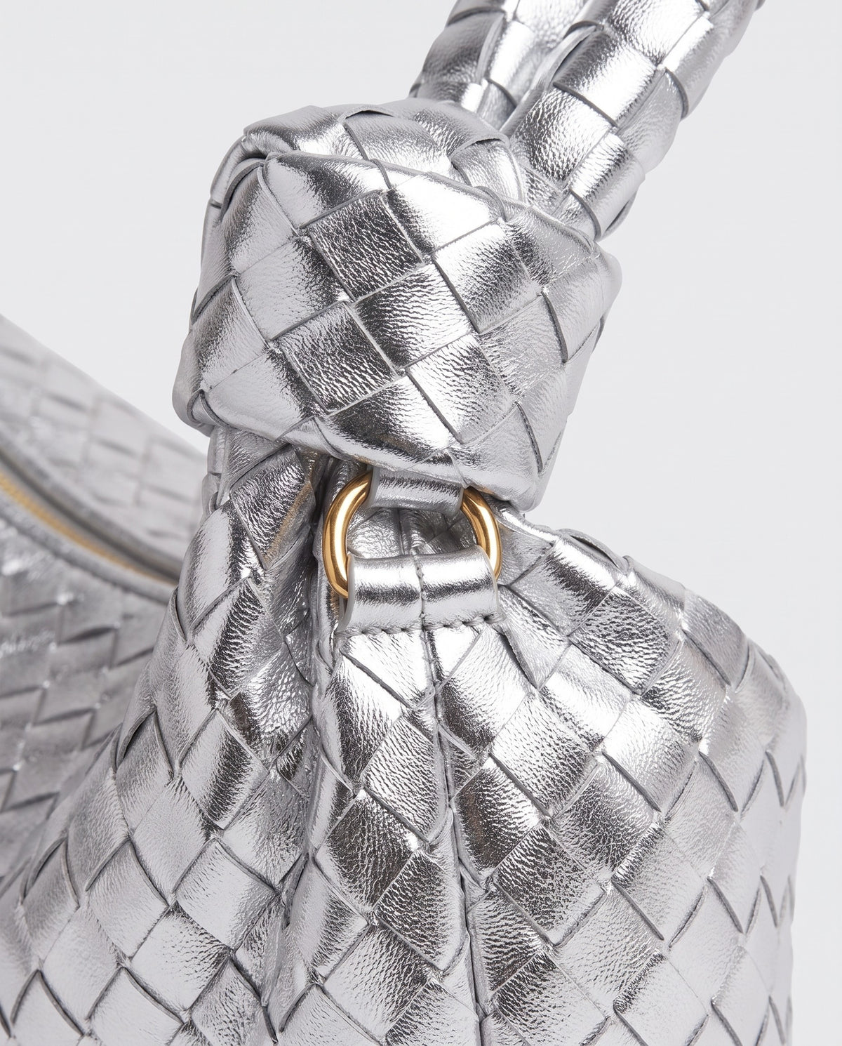 Knot Maxi woven leather shoulder bag in Silver – close-up of the knotted handle and woven leather