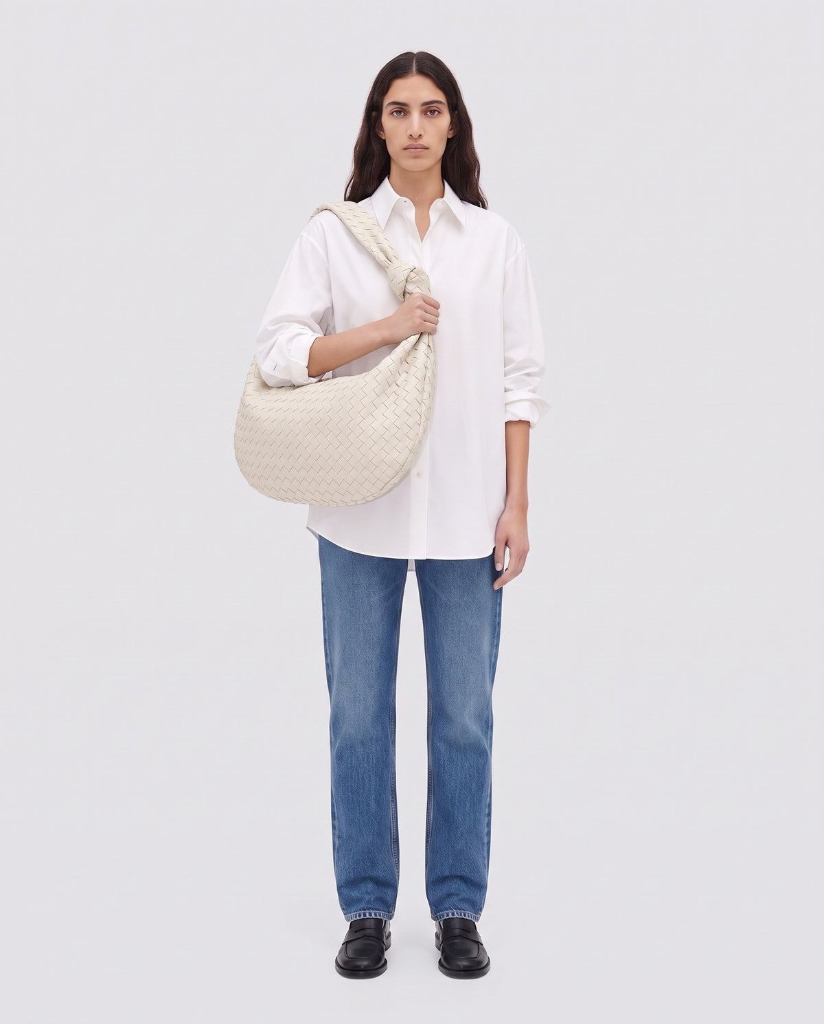 Knot Maxi woven leather shoulder bag in White – model wearing it on the shoulder, full length