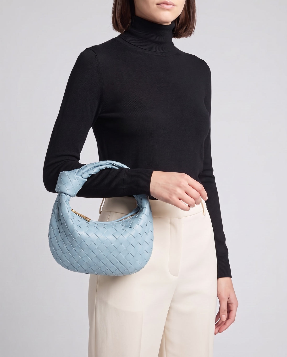 Knot Midi woven leather bag in Blue – model carrying it