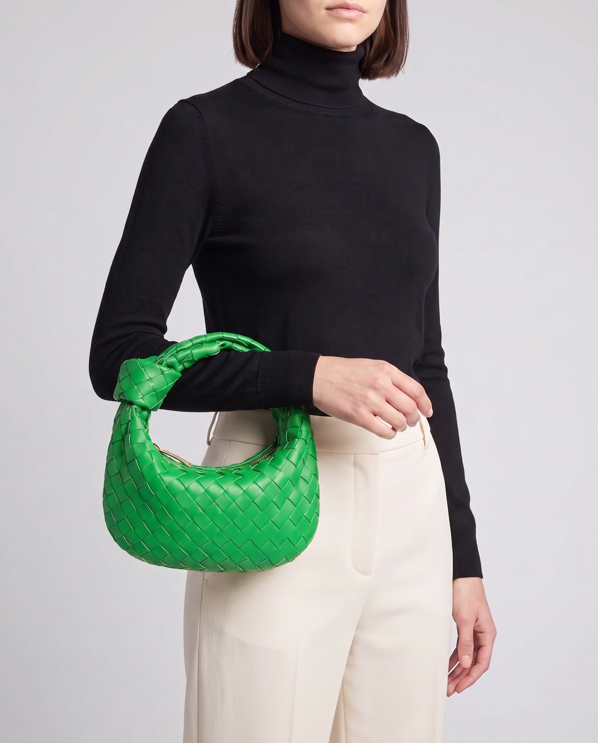Knot Midi woven leather bag in Green – model carrying it
