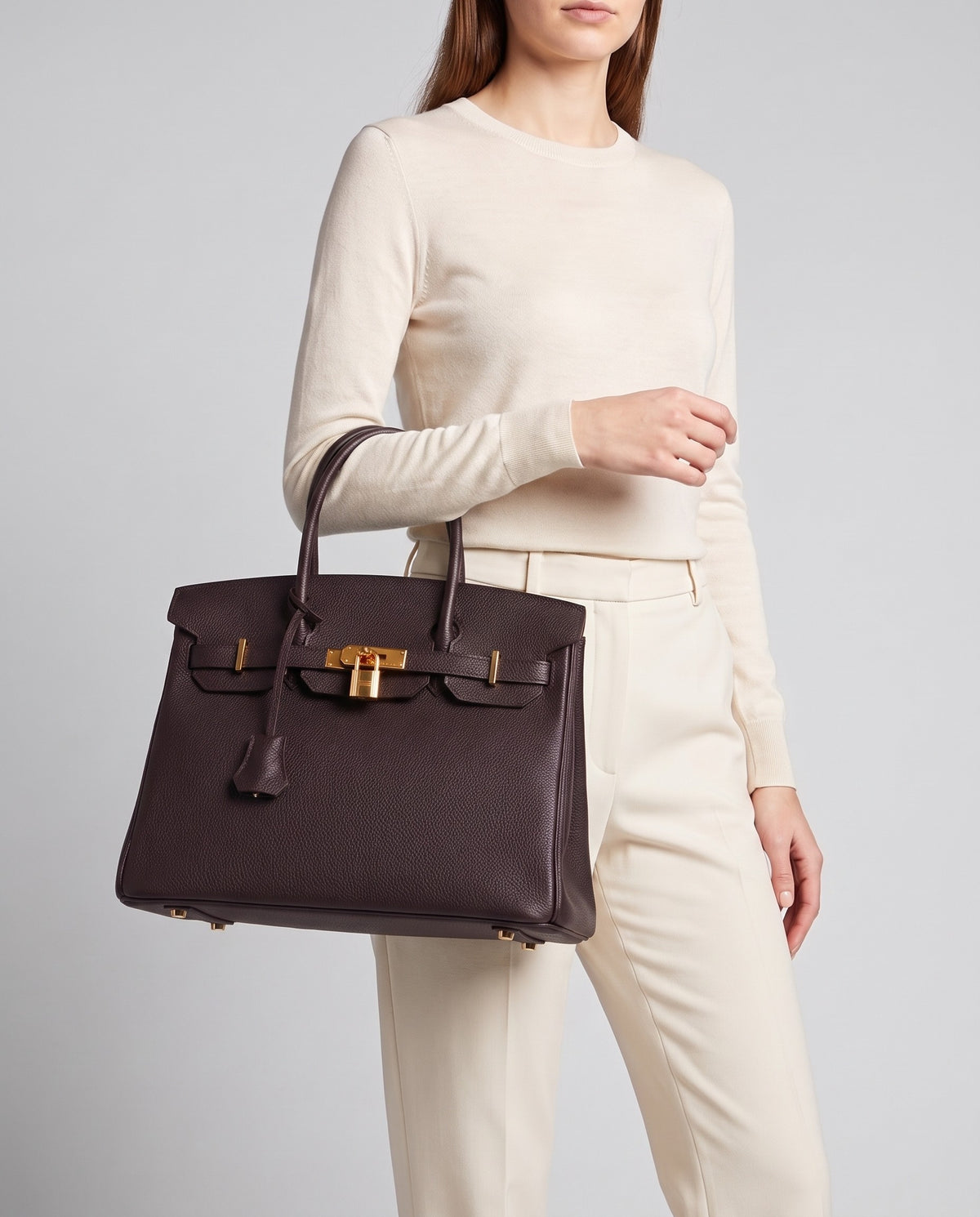 Lock Large leather top-handle bag in Espresso – model carrying it