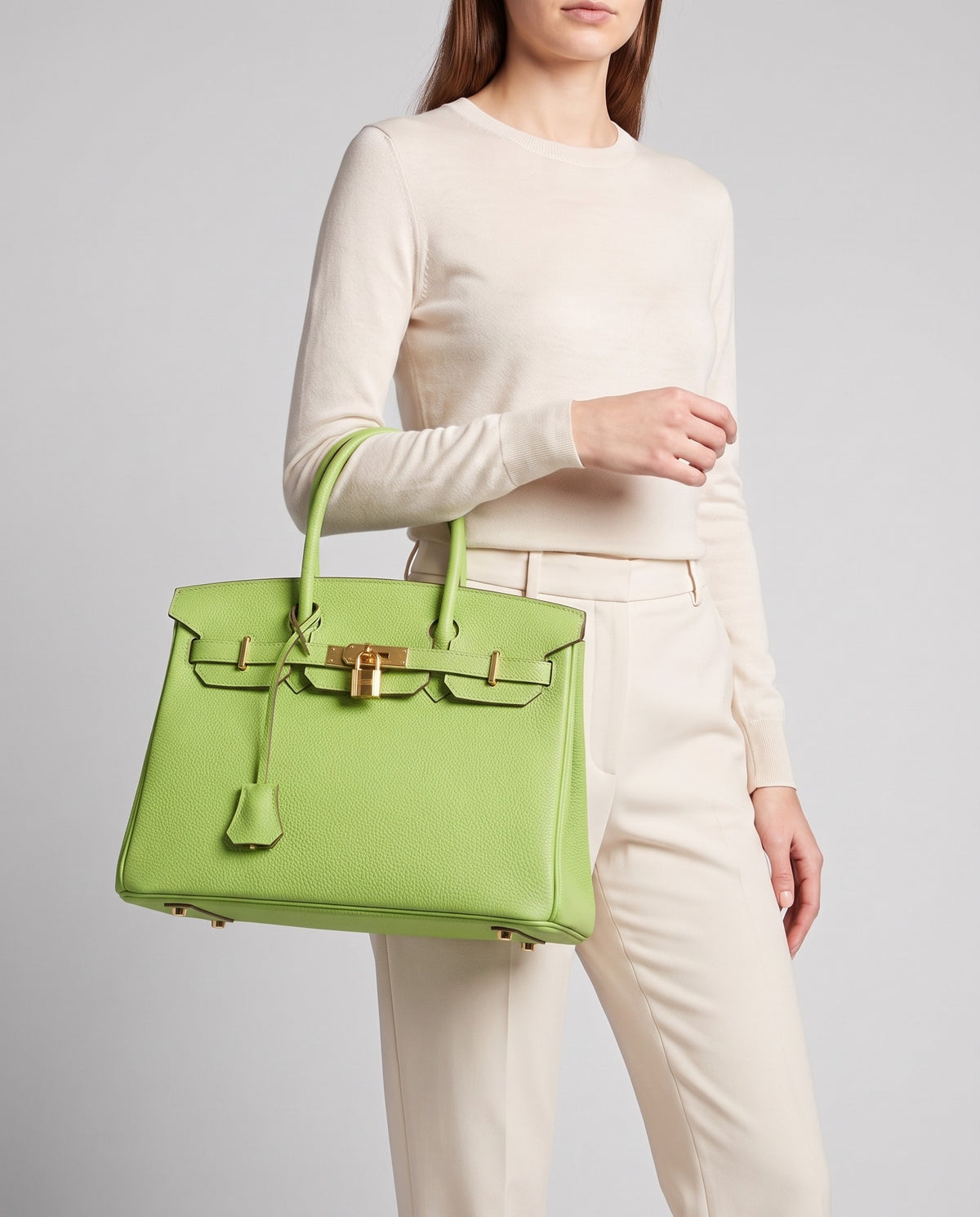 Lock Medium leather top-handle bag in Avocado – model carrying it