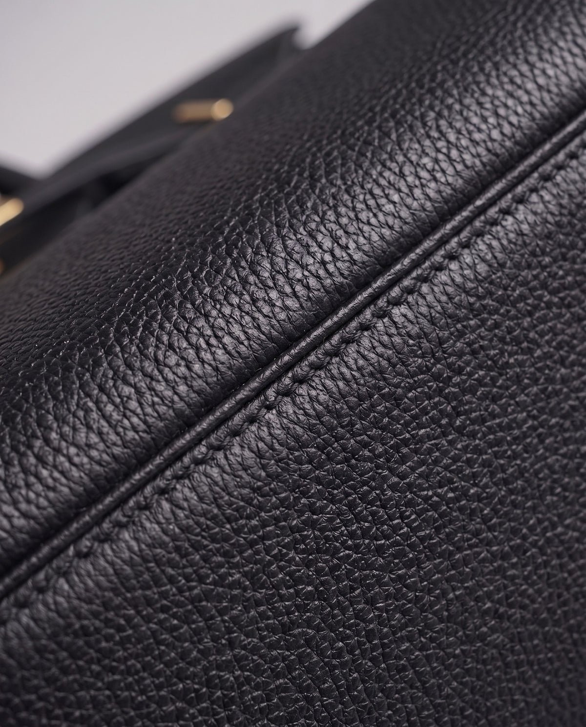 Lock Small leather top-handle bag in Black – close-up of the pebbled leather and stitching