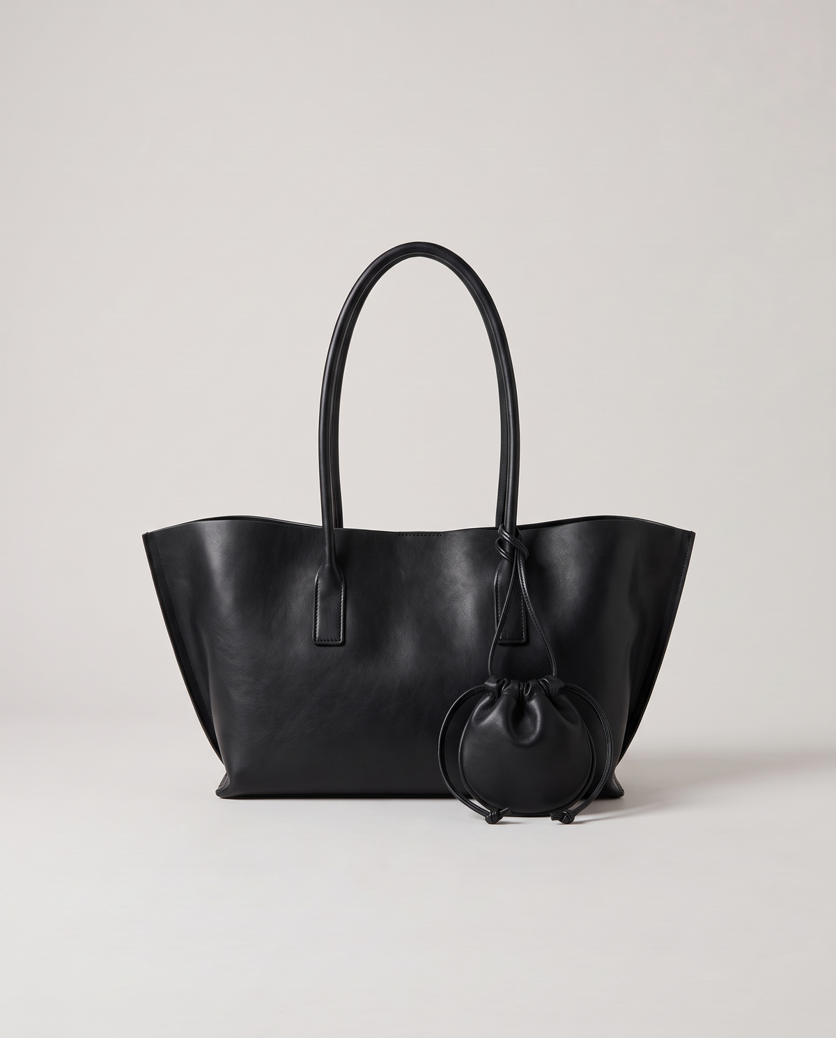 Noce tote in black, front view