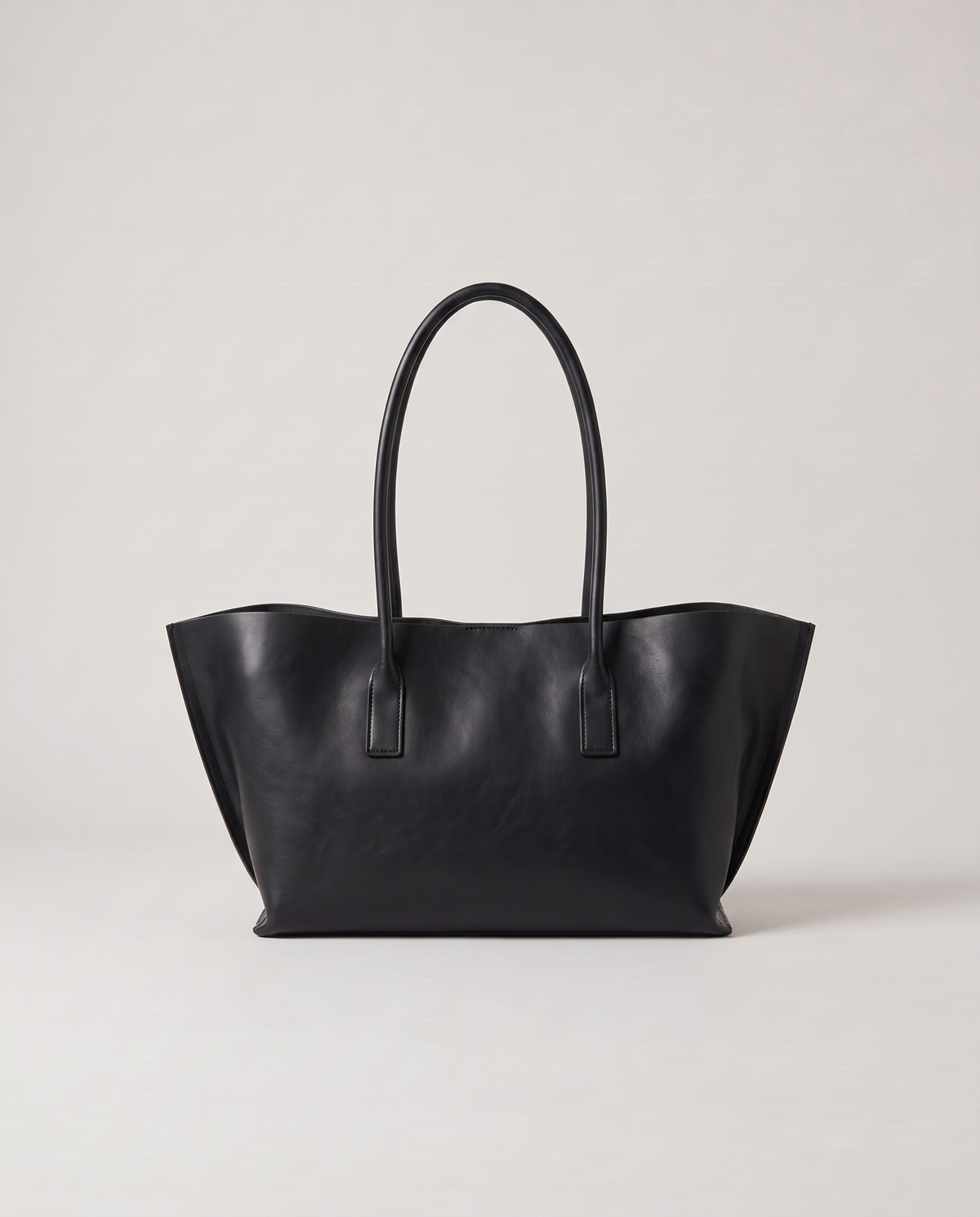 Noce tote in black, back view