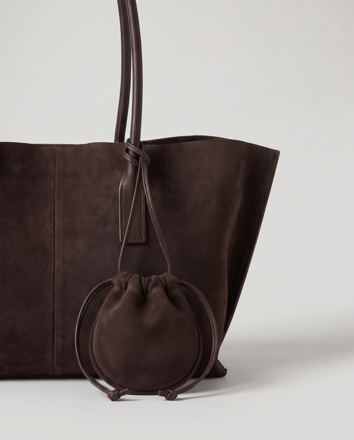 Noce tote in chocolate, hardware and leather detail