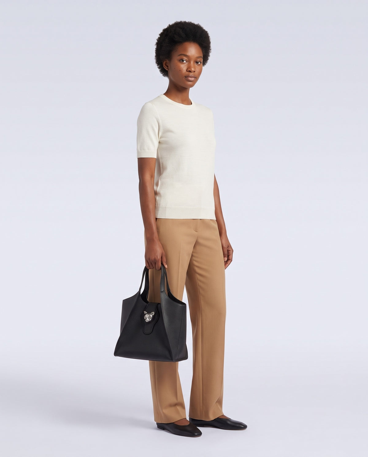Model carrying the Onda leather tote in Black – full length