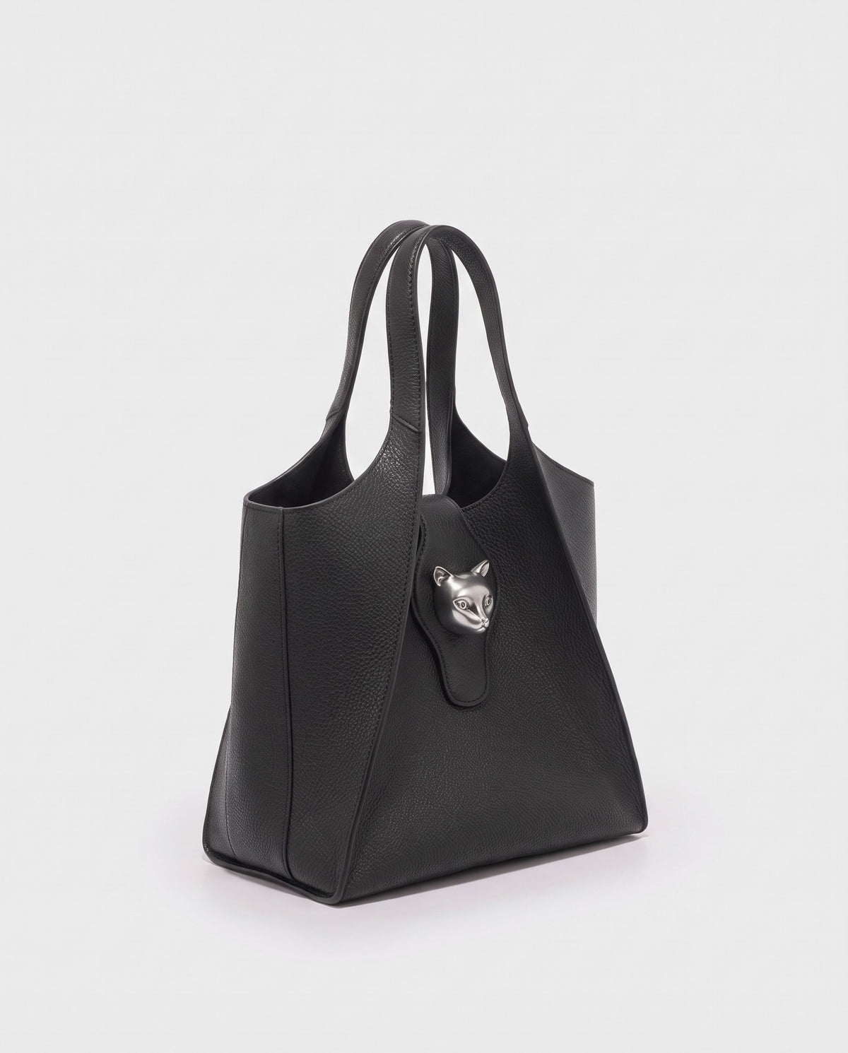 Onda leather tote in Black – three-quarter view