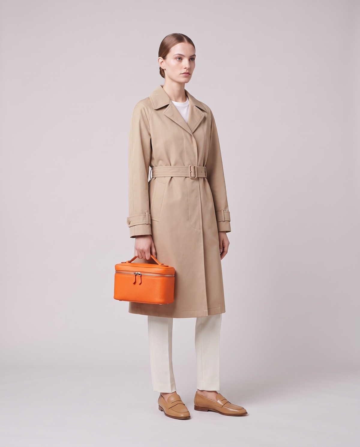 Model holding the Orvieto vanity case in Green – full-length view