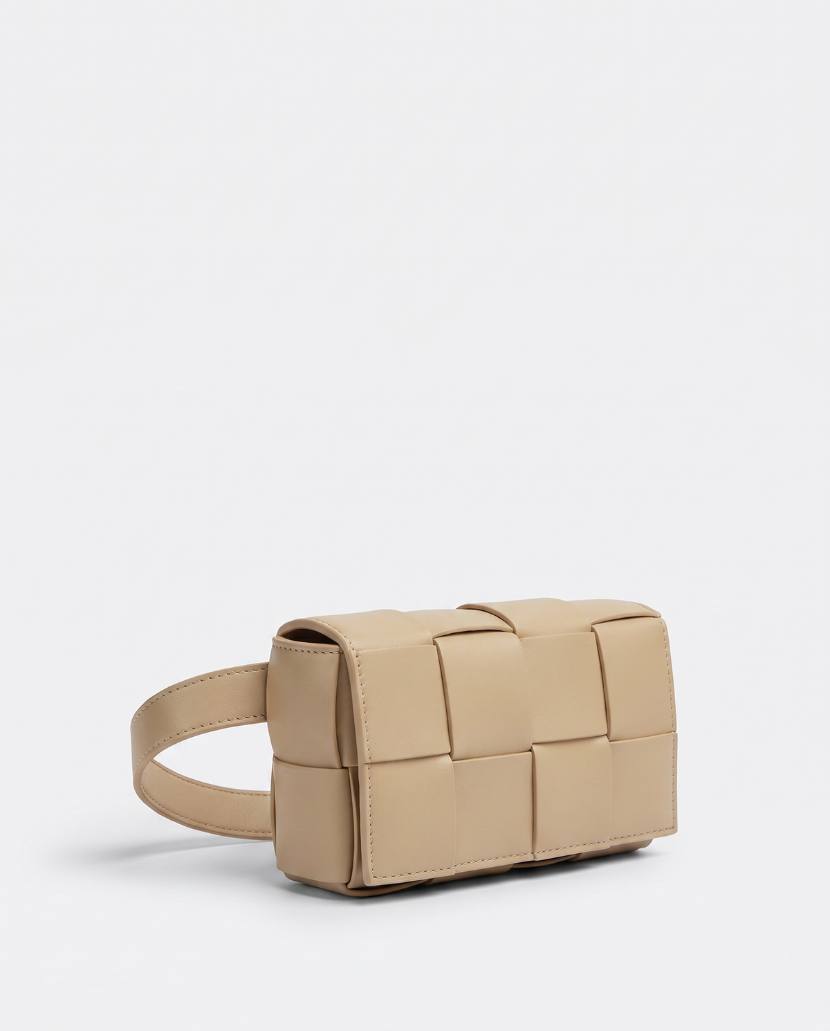 Cassette padded woven leather belt bag in Beige – three-quarter view