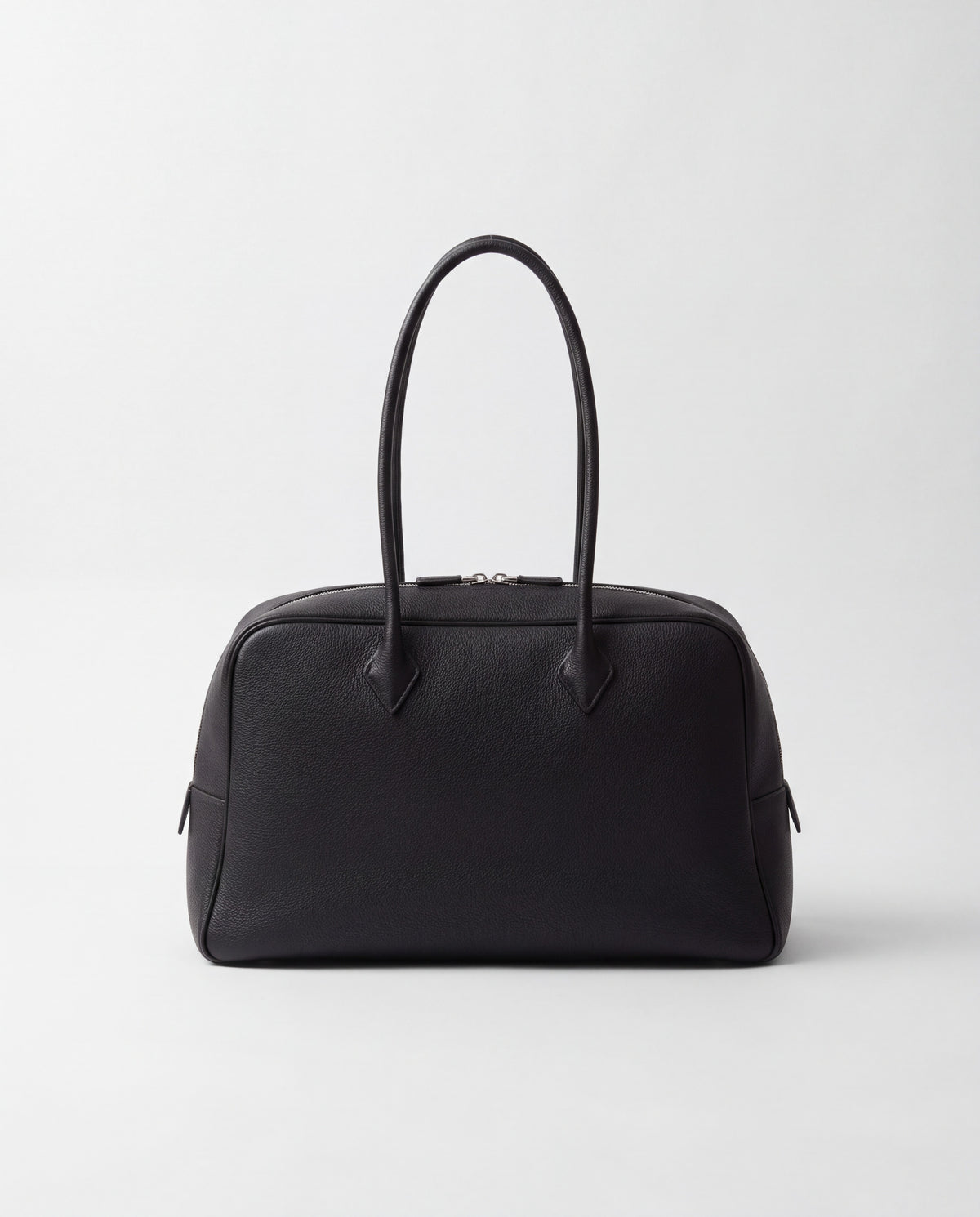 Pillow bag in Black – front view