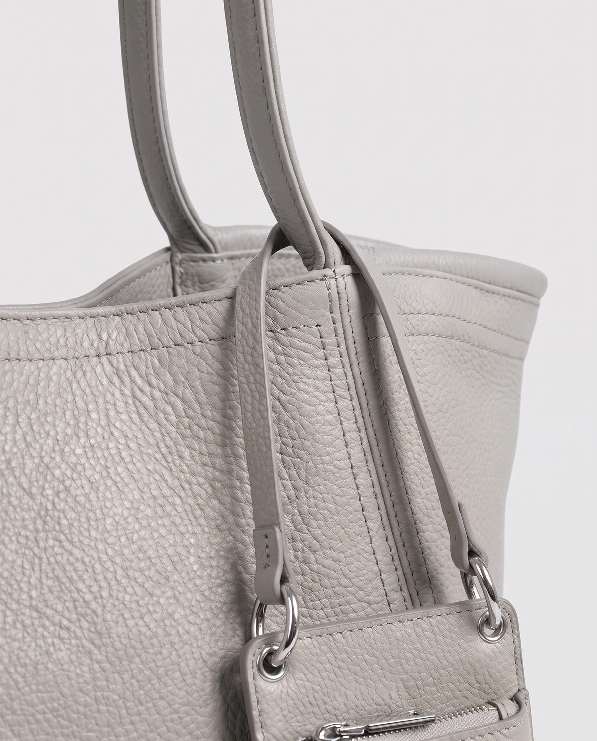Prima leather tote in Grey – close-up of the leather and stitching