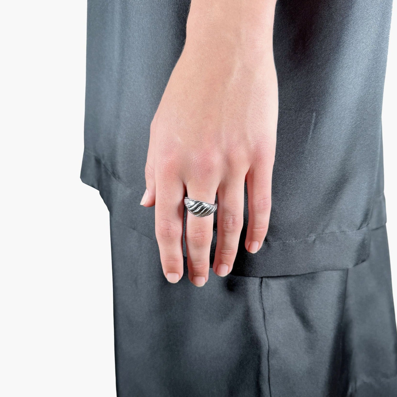 Silver croissant ring discount