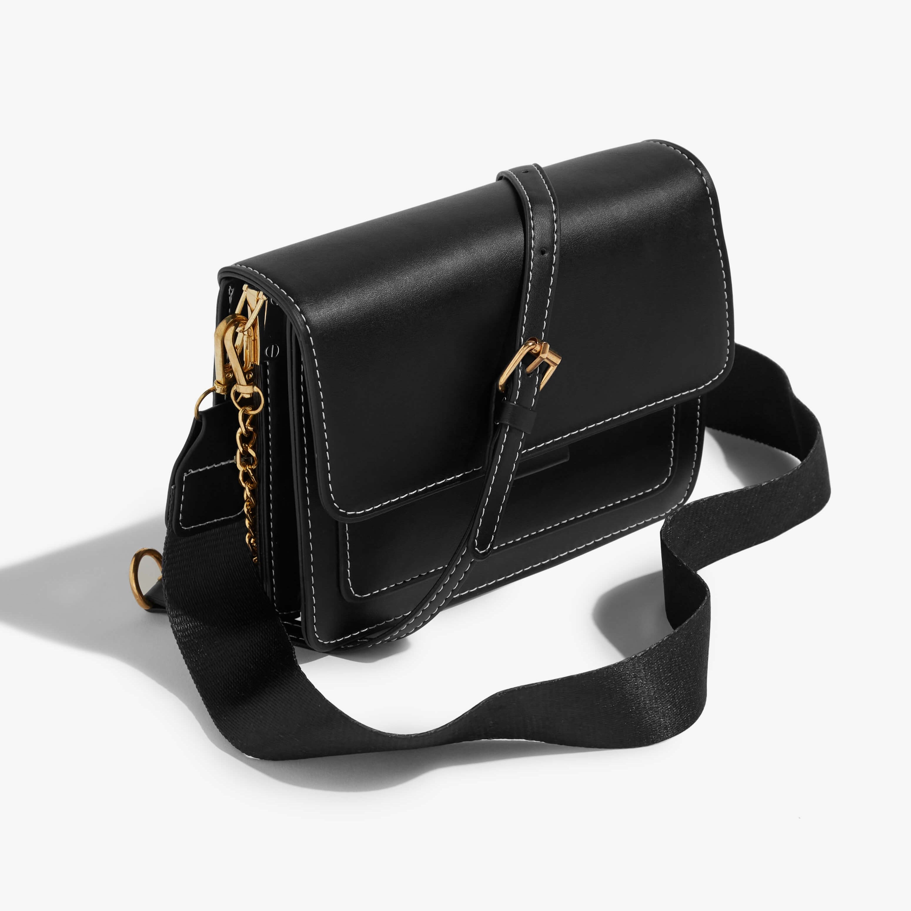 Black-Handbag-With-Gold-Hardware