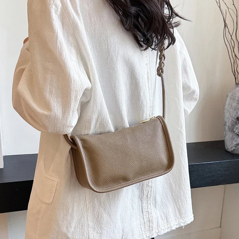 Valentina Lago crossbody bag in Black, detail