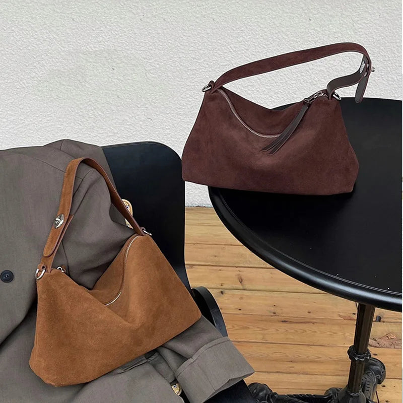 Valentina Corso shoulder bag in Khaki, worn