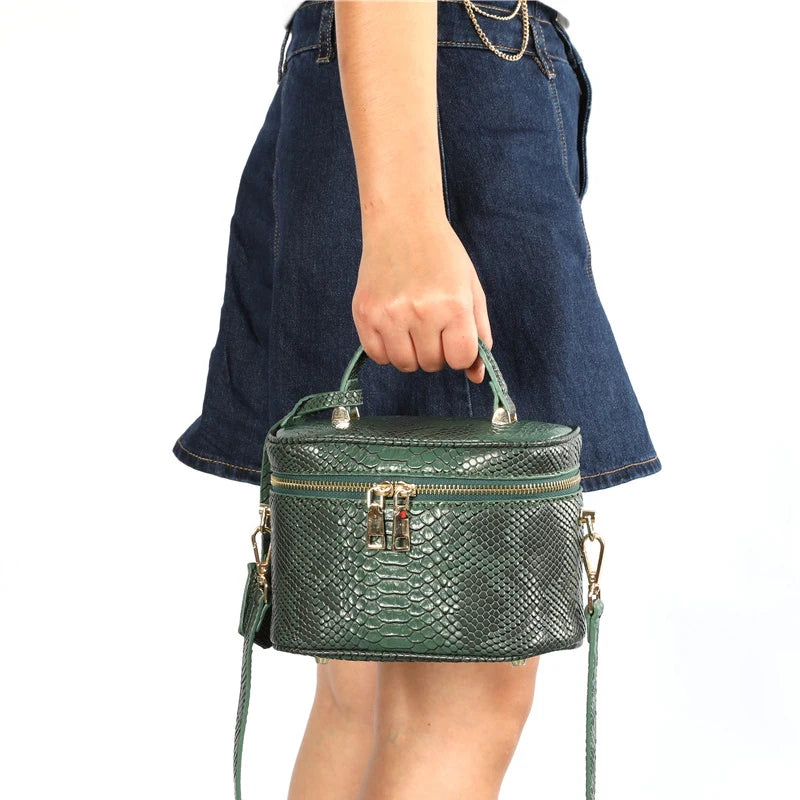 Valentina Brindisi vanity case in Velvet Green