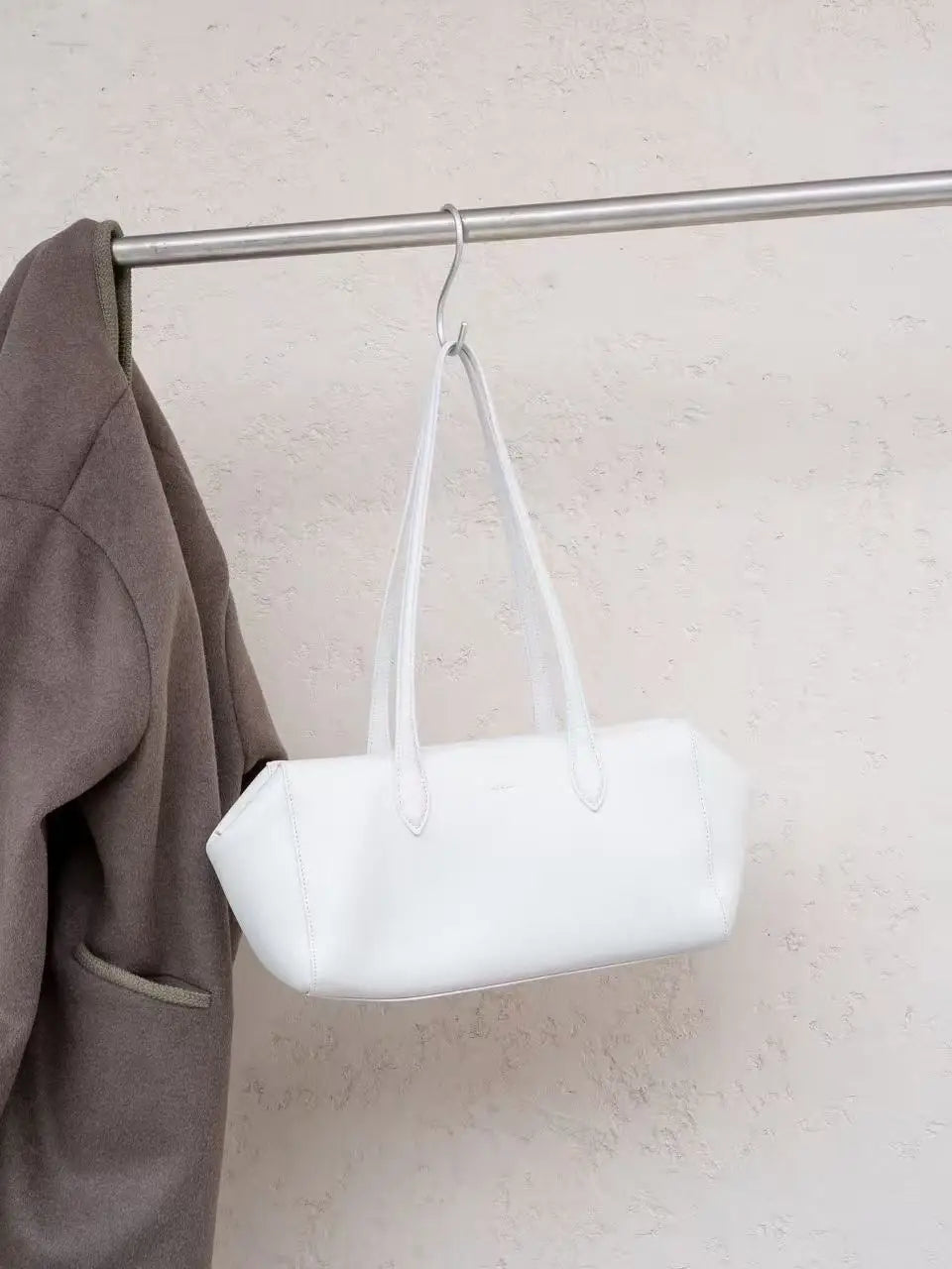 Valentina Lira tote in White