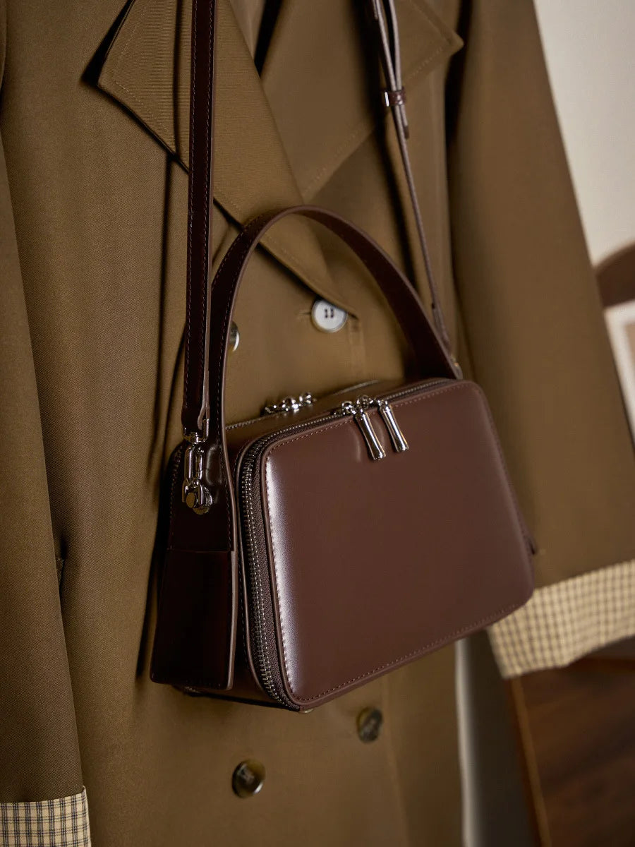 Valentina Luce shoulder bag in Black, interior