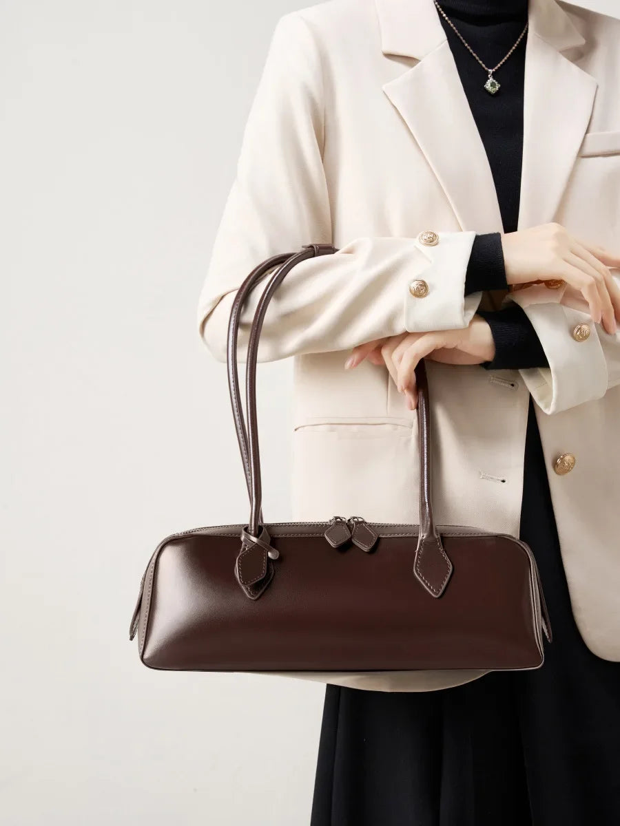 Valentina Linda shoulder bag in Burgundy, detail