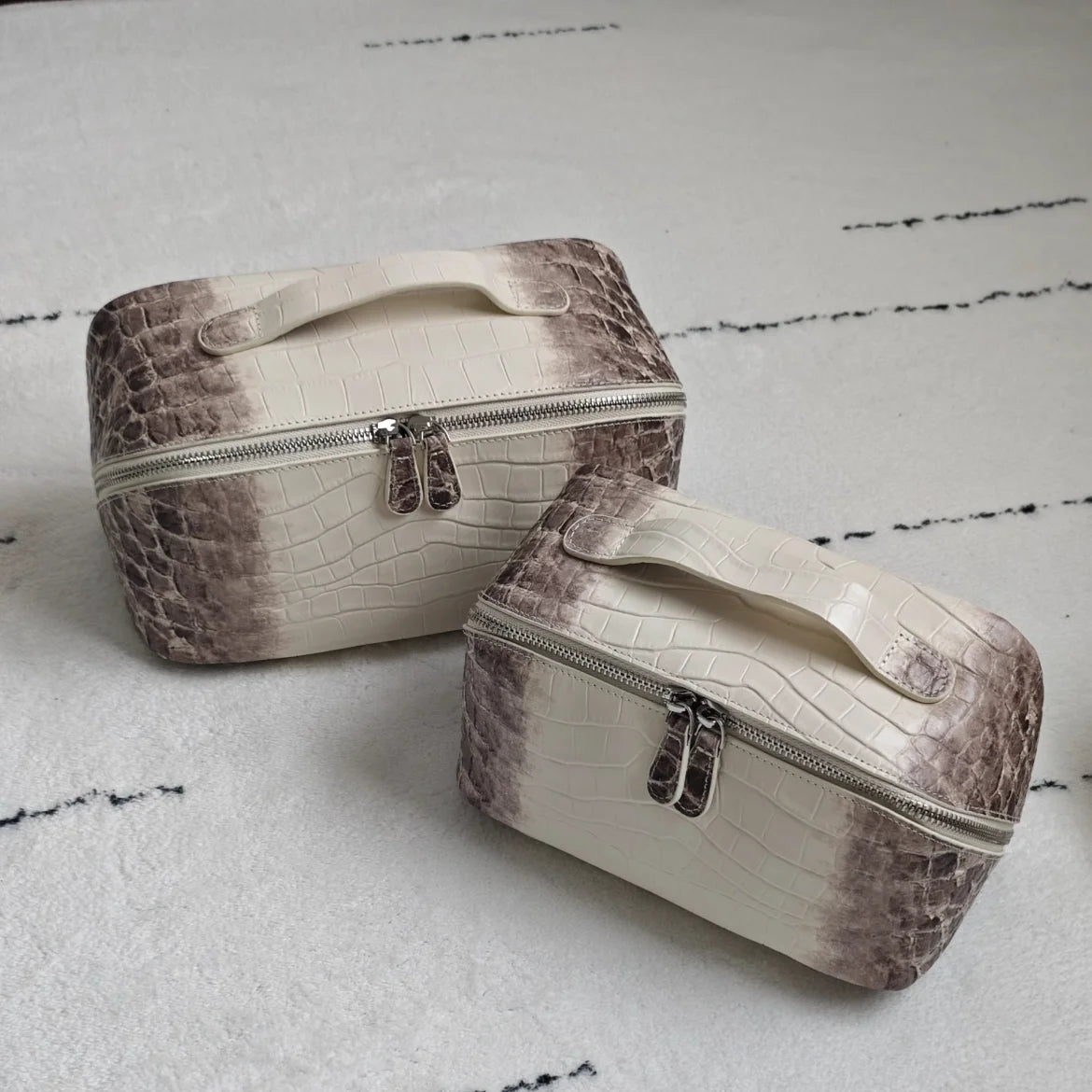Valentina Varenna Large vanity case in Silver, side view