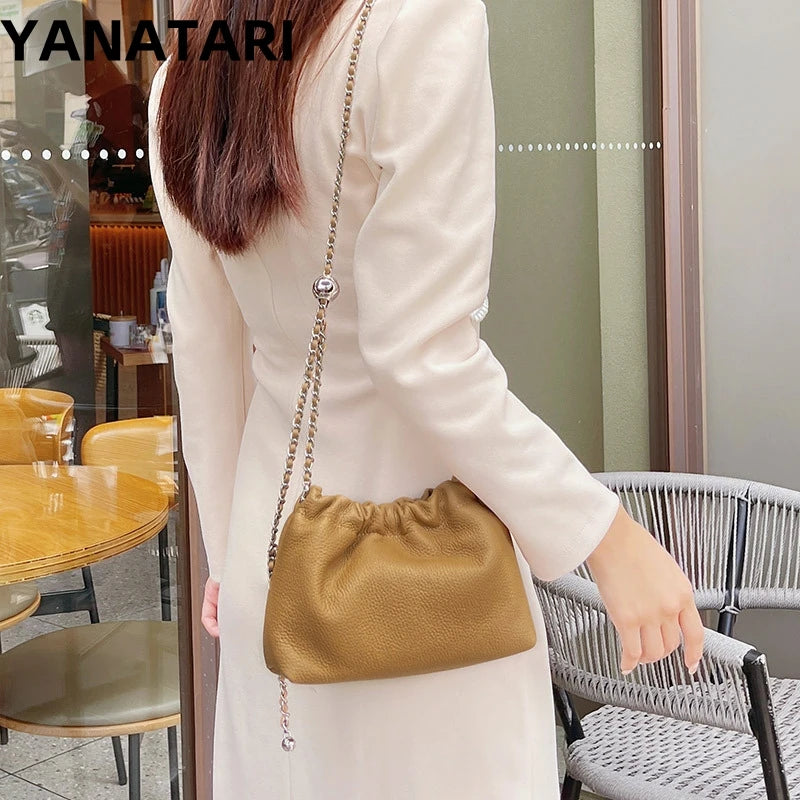 Valentina Giro shoulder bag in Grey, side view