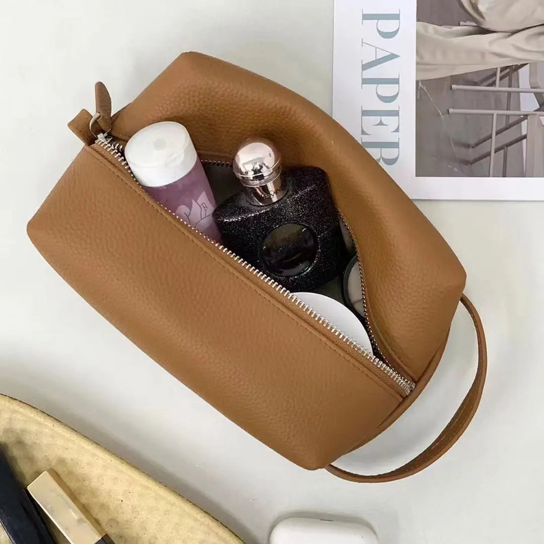 Valentina Sole shoulder bag in Yucca, worn
