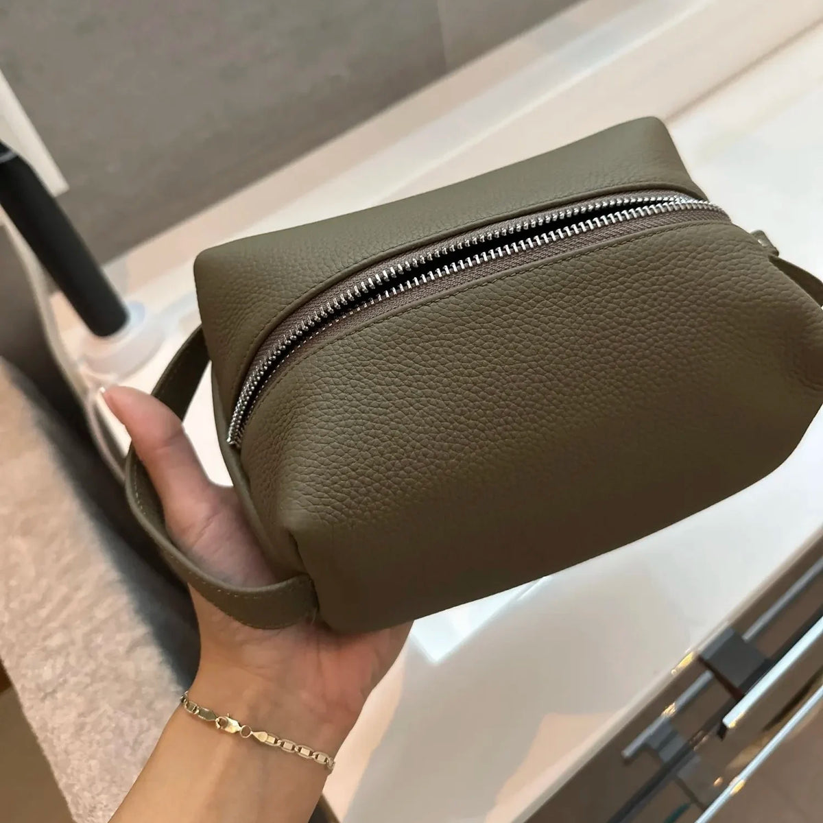 Valentina Sole shoulder bag in Yucca, front view