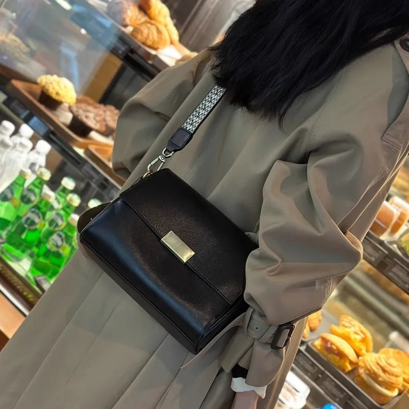Valentina Cedro crossbody bag in Coffee, side view