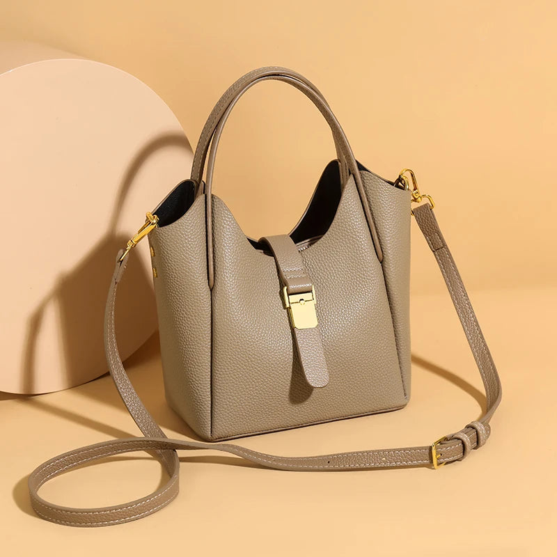 Valentina Muschio tote in Khaki, detail