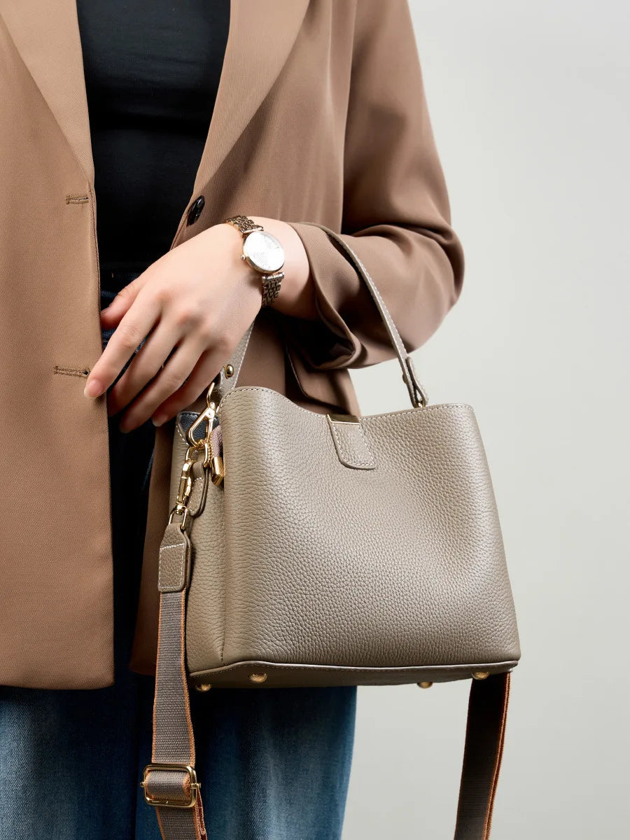 Valentina Tempo crossbody bag in White, side view