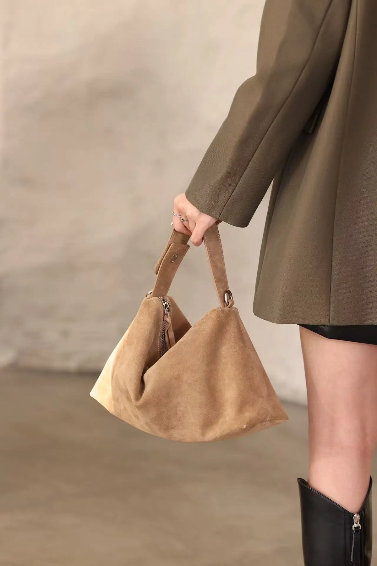 Valentina Calma tote in Apricot