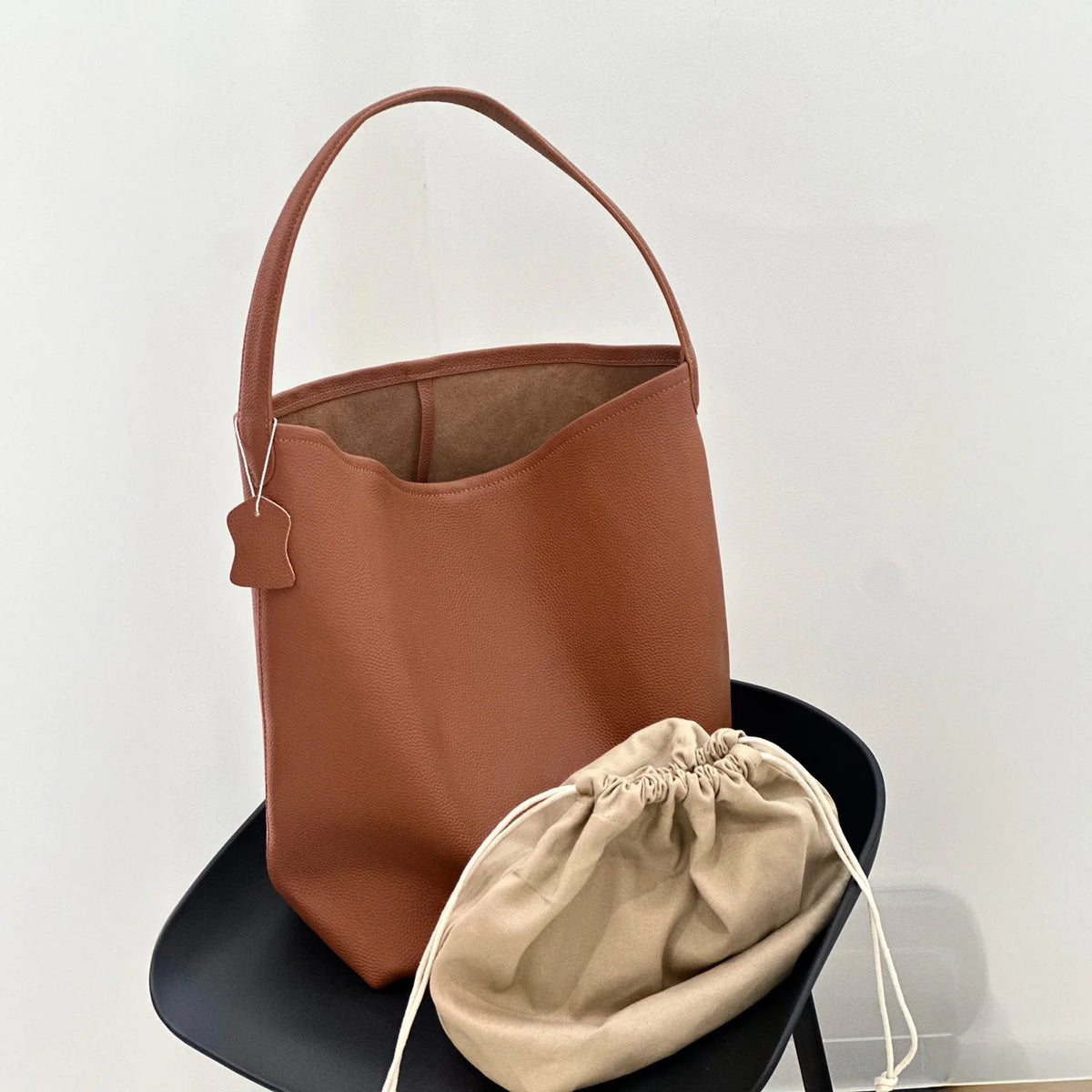Valentina Aria Large bucket bag in Golden brown