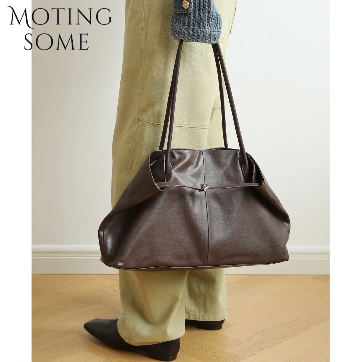 Valentina Nido tote in Coffee, side view