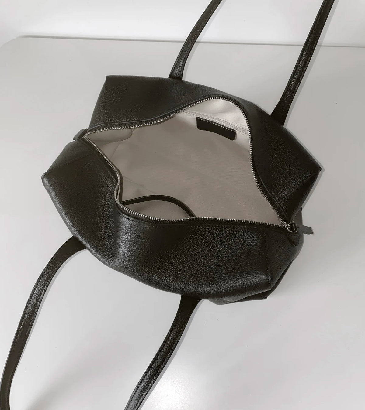 Valentina Cortina tote in Coffee, detail