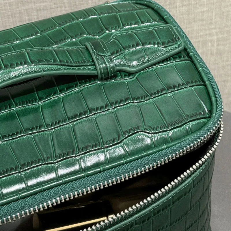 Valentina Bellagio vanity case in Brown, interior