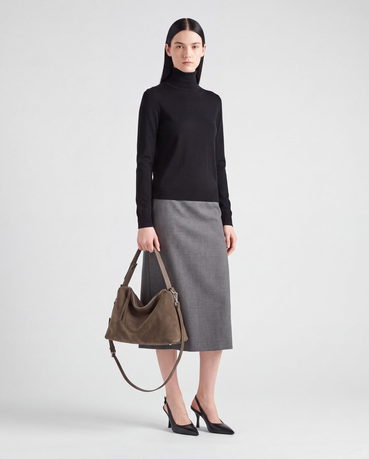Ardesia bag in Taupe – worn by model, full length