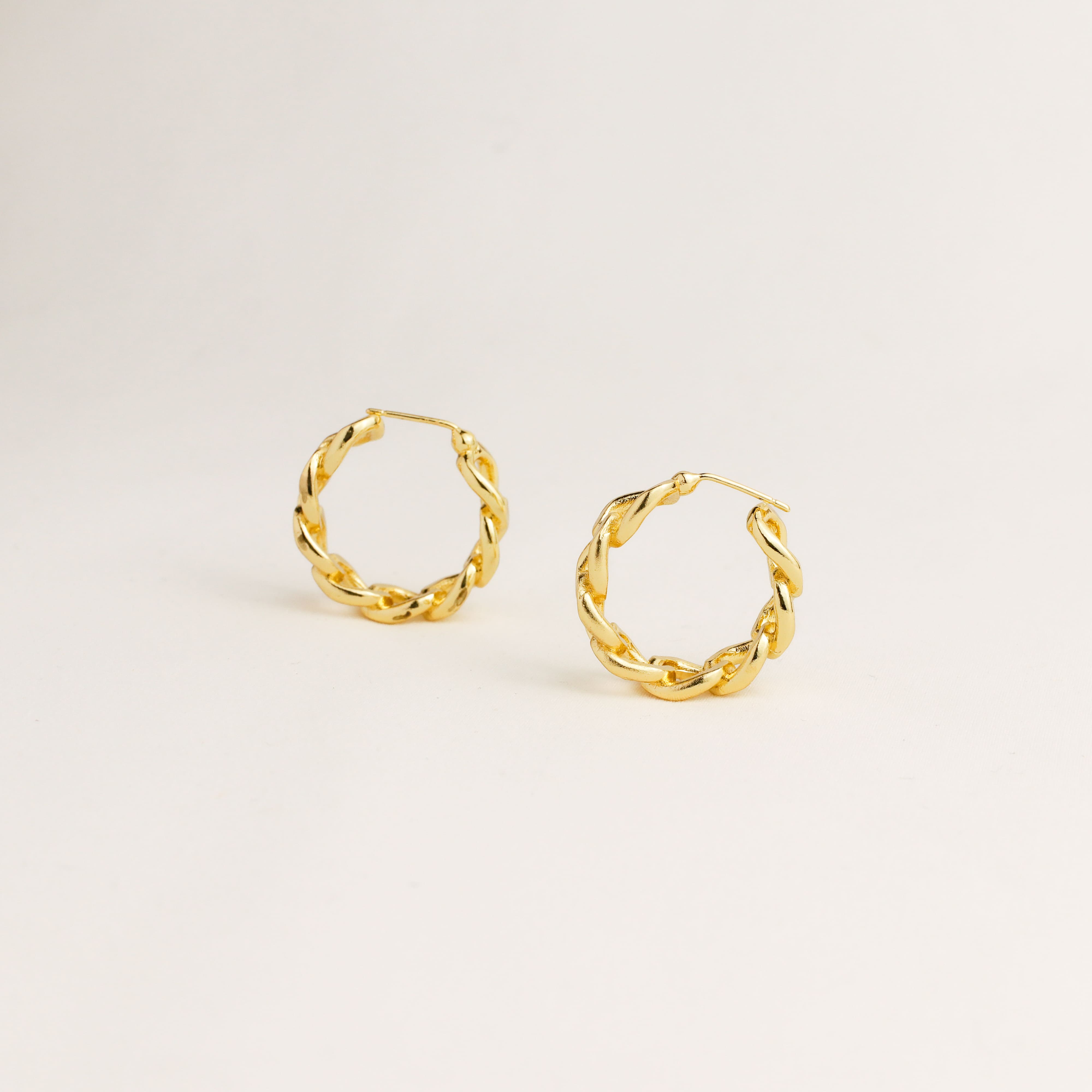 Round linked Gold Earrings | Womens Jewelry | Valentina & Rose