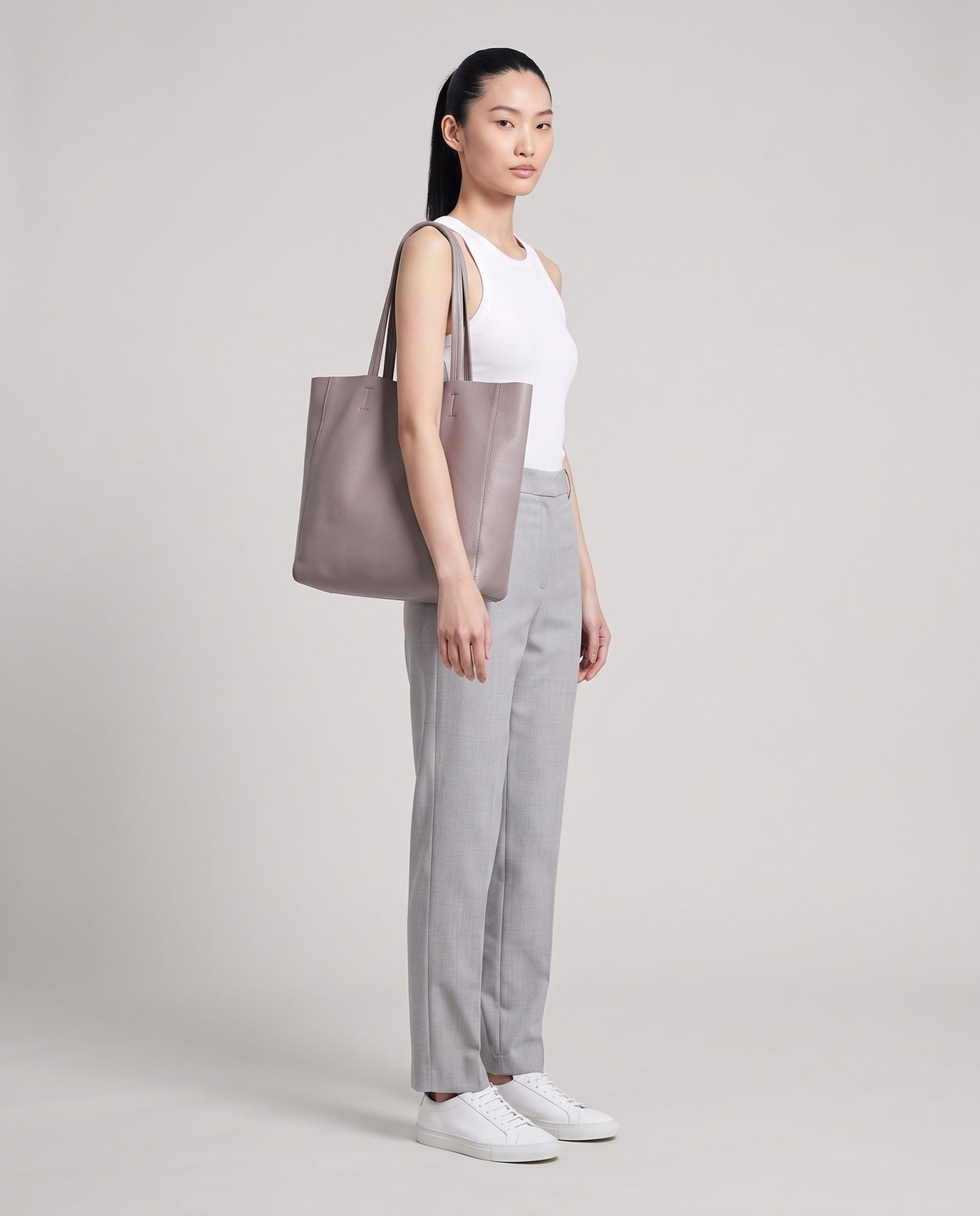 Model with the Costa leather tote in mauve, full length