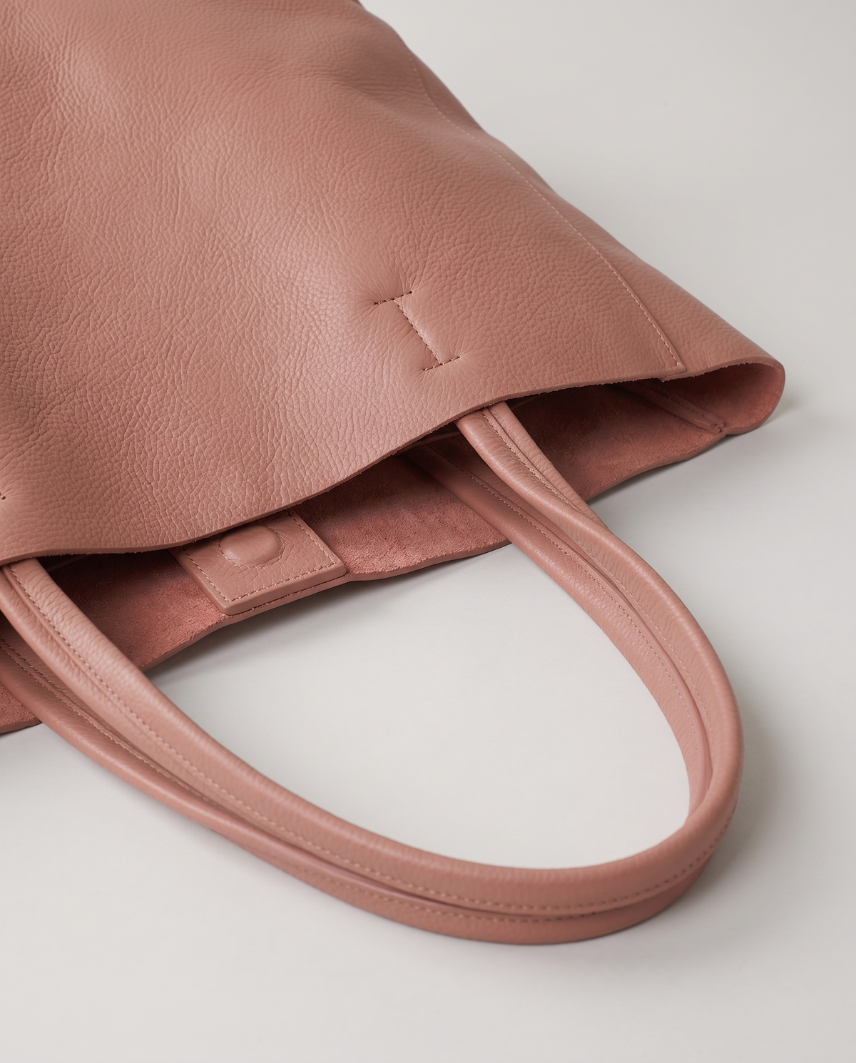 Costa leather tote in rose, hardware and leather detail