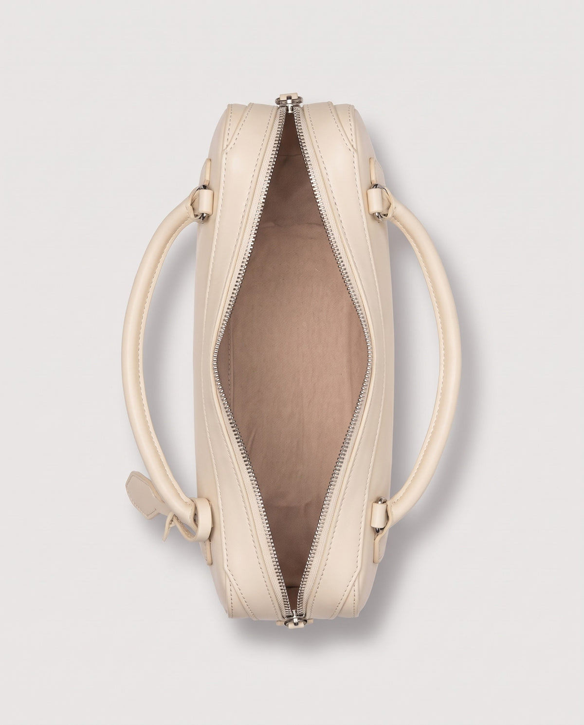 Curve leather barrel bag in Ivory – inside view with the zip open
