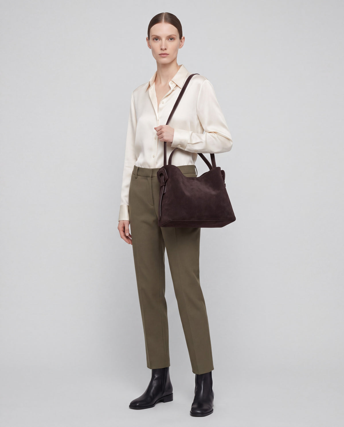 Duomo bag in Espresso – worn by model, full length