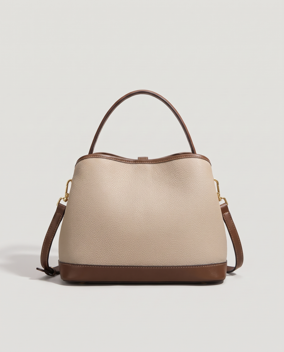 Fiora carryall bag in Beige – back view