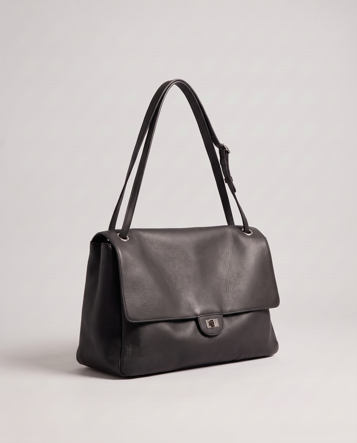Fiume leather shoulder bag in black, three-quarter view