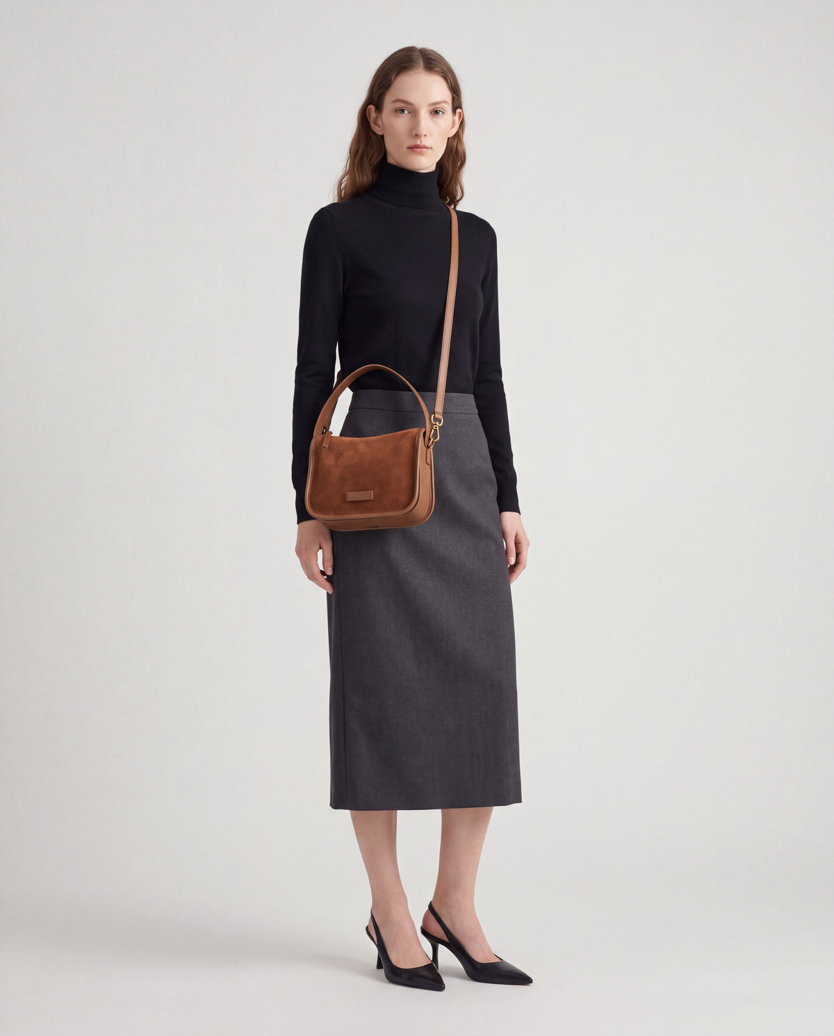 Grano bag in Cognac – worn by model, full length