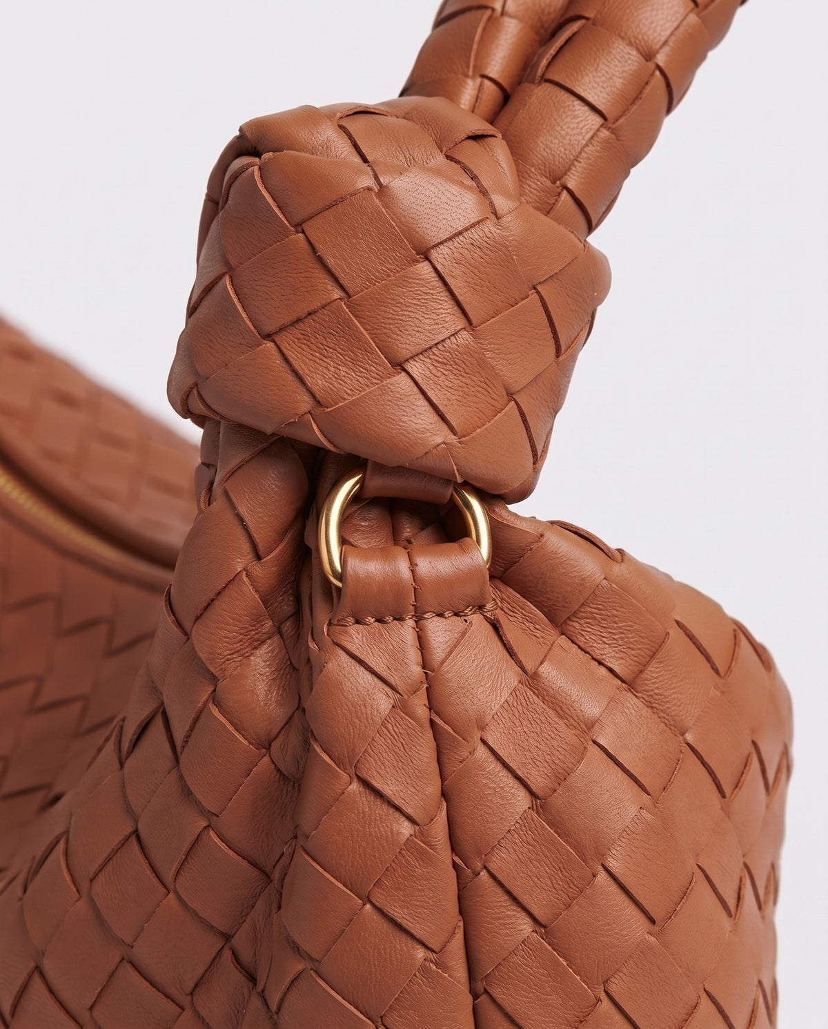 Knot Maxi woven leather shoulder bag in Brown – close-up of the knotted handle and woven leather