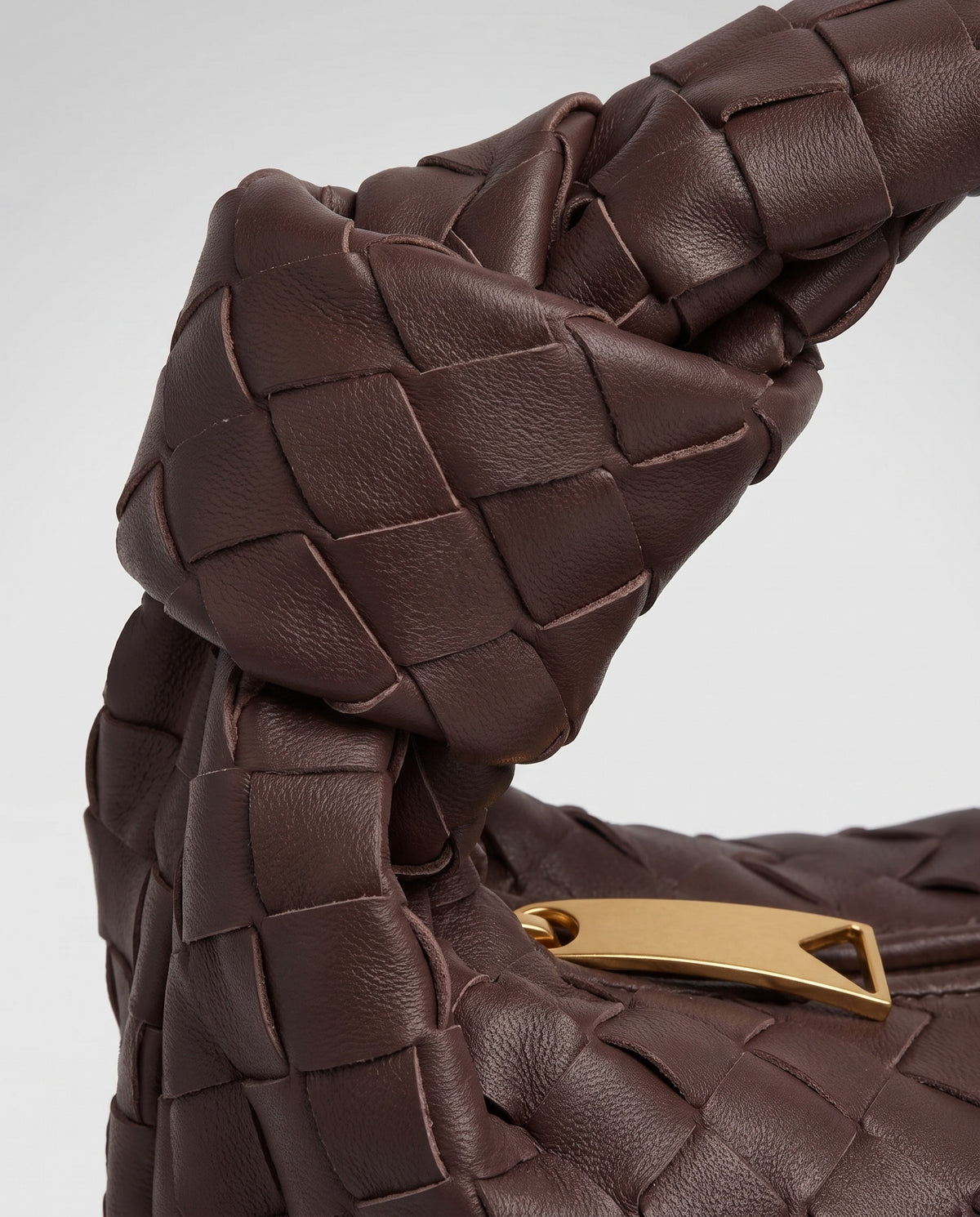 Knot Small woven leather bag in Espresso – close-up of the knotted handle