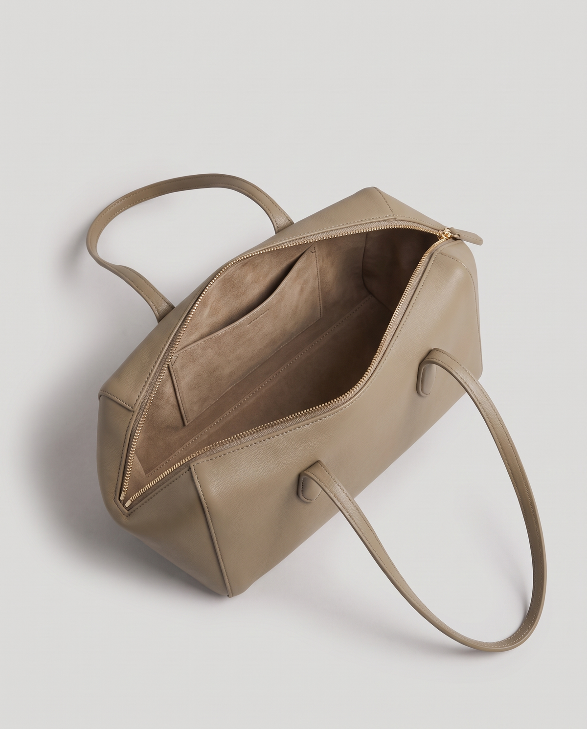 Lira leather shoulder bag in Khaki – view from above with the zip open