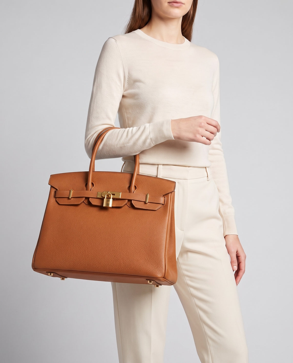 Lock Extra Large leather top-handle bag in Caramel – model carrying it